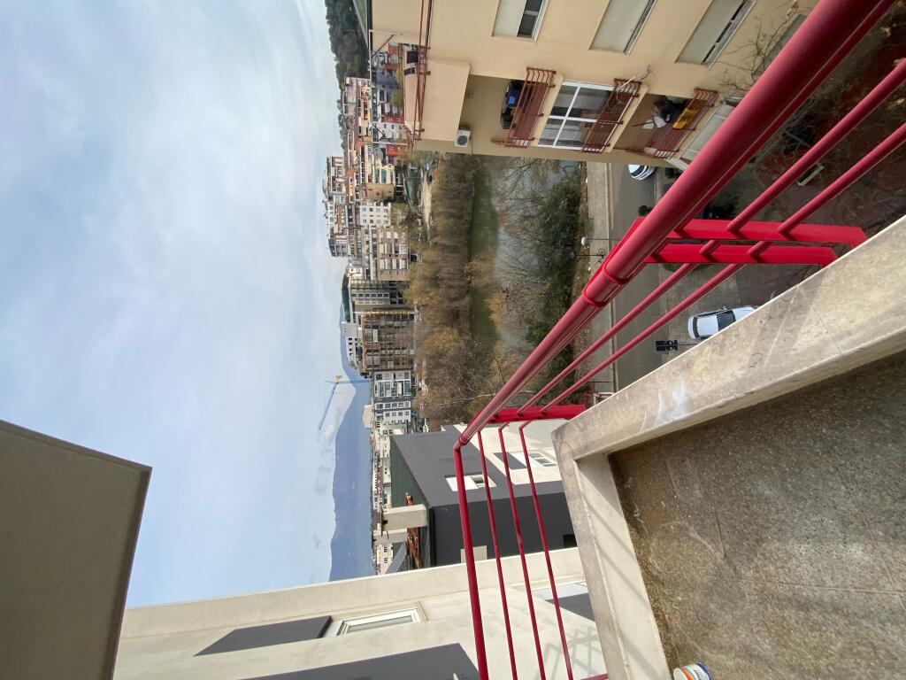 2+1,i mobiluar te liqeni i thate,buze rruge cmimi 750 euro