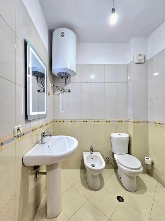 📣 QERA Apartament 2+1 Me 2 Tualete 📍 Fresk, Pranë Restorant Deliut 🛣️ Rruga e Teleferikut ✨