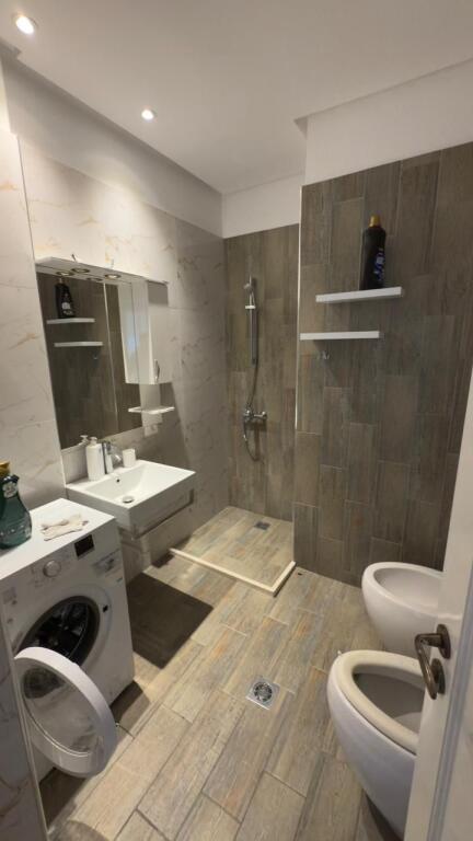 In vendita, Appartamento 2+1+2, Lago Secco, Tirana.