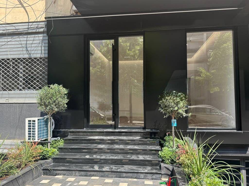 PRANE SQUARE 21, JAPIM AMBIENT KOMERCIAL ME QIRA 800 € /Muaj