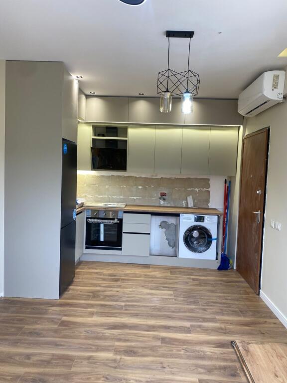 In affitto 2+1+2 LAGO ASCIUTTO Via Hamdi Sina 750€