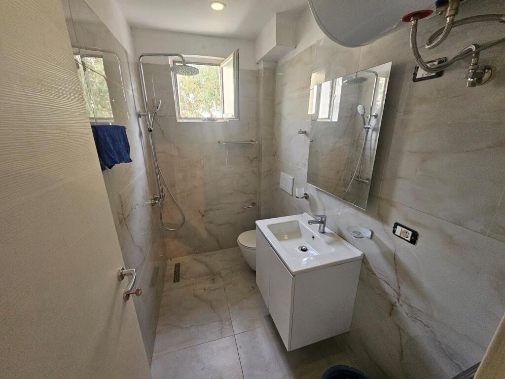 Ufficio in affitto in Via Kavaja (ID BZ2765) Tirana