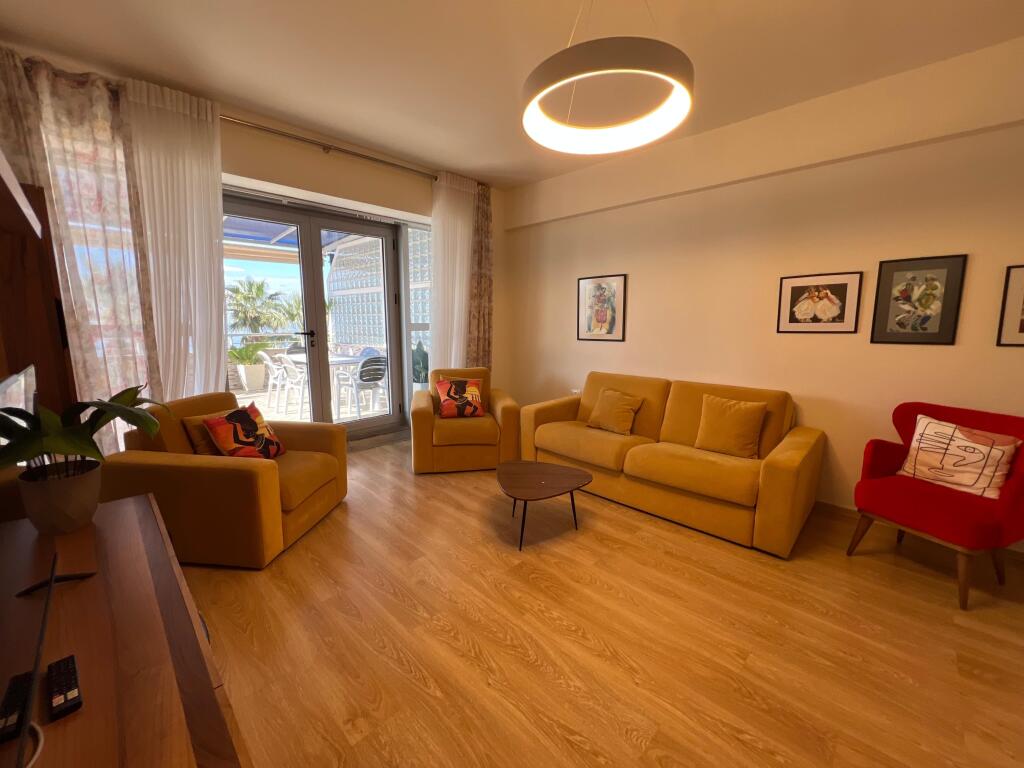 Appartamento Con Vista Mare In Affitto Sul Lungomare