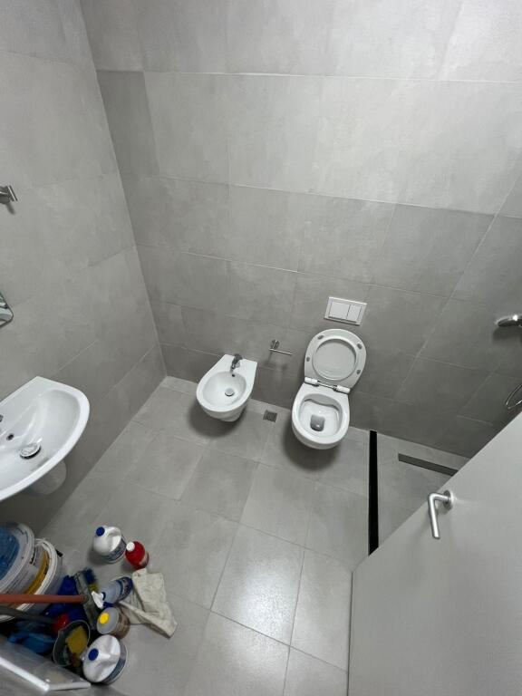 Apartament Me Qera 2+1+2 tek Liqeni i Thate (ID B2201595) Tirane