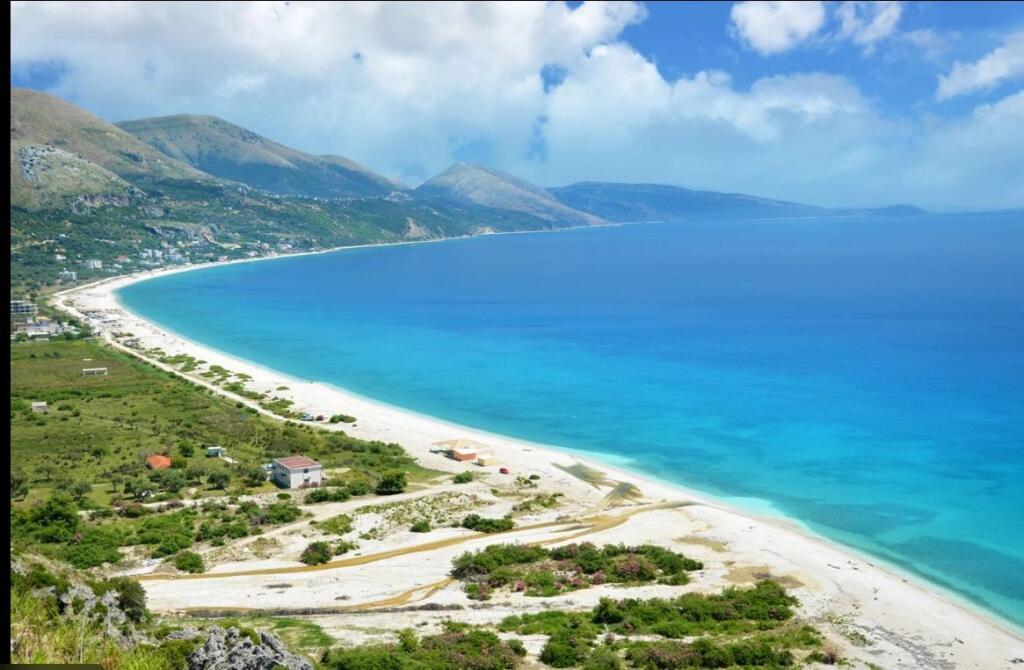 PËR SHITJE – TOKË PREMIUM ME PAMJE TOTALE NGA DETI NË PORTO PALERMO, SHQIPËRI