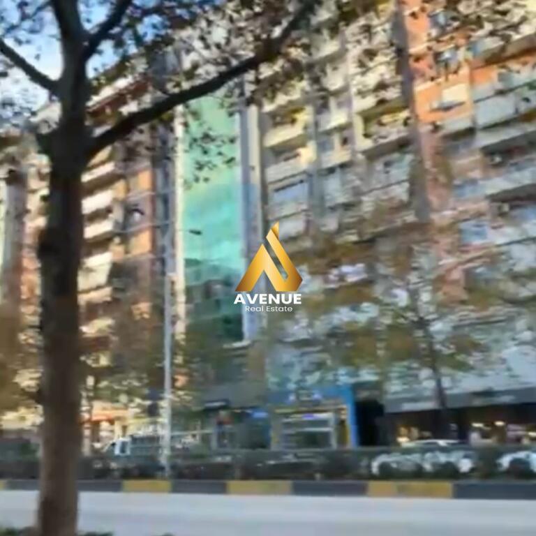 Jepet me Qira Ambient Biznesi – Rruga e Kavajës
