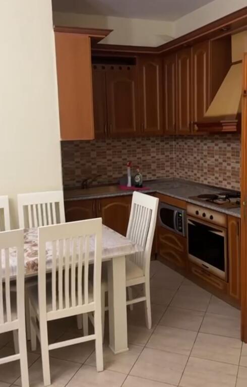 Jepet me qira apartament 1+1 në Yzberisht!