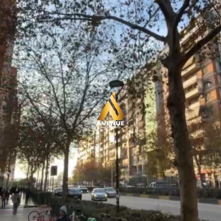 Jepet me Qira Ambient Biznesi – Rruga e Kavajës
