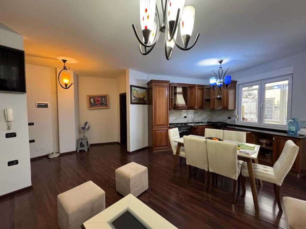 Affittasi appartamento 2+1 Piazza Wilson