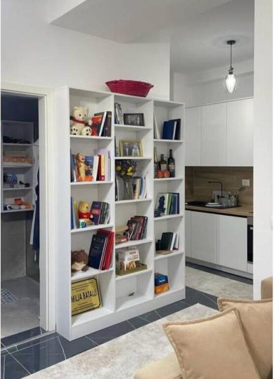 Ofrojme apartament per qira ne Ali Dem