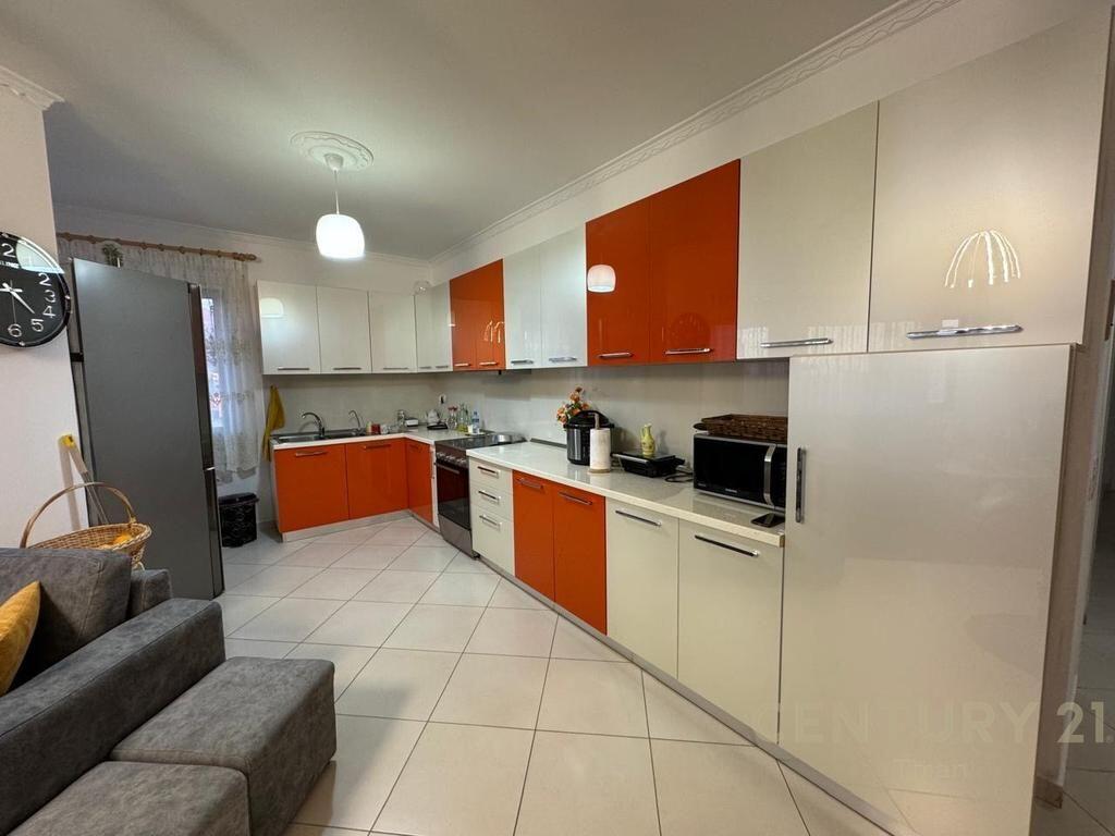 Shitet apartament 2+1+2, ne Fresk! 137,000 € Sip. Totale  109m2
