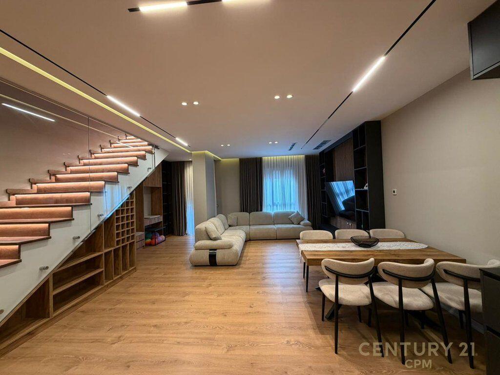 Attico di lusso in vendita – Rose Garden Residence, vicino a TEG