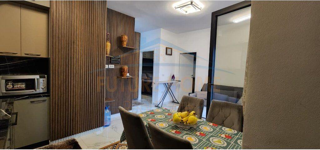 Shitet apartament 2+1 Porcelan Tirane