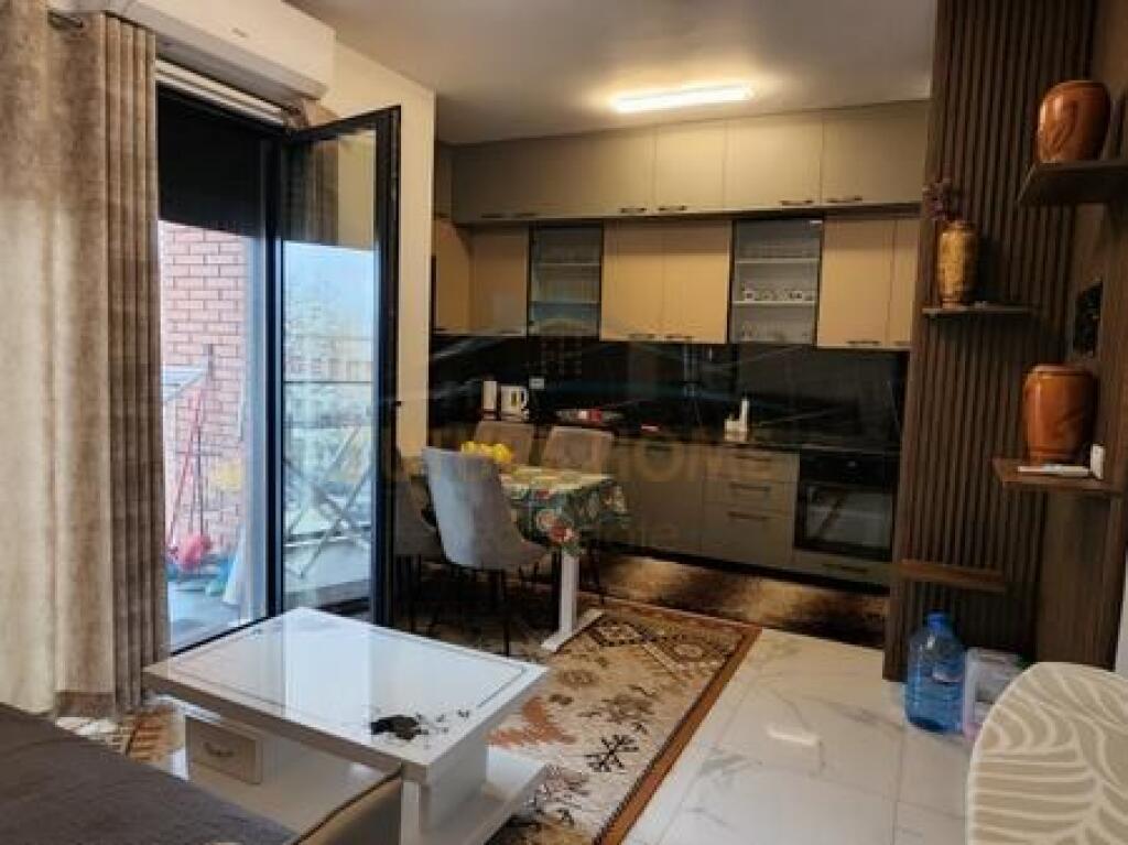 Shitet, Apartament 2+1, Porcelan, Tirane