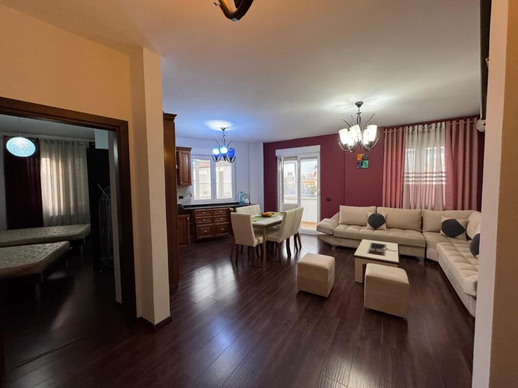 Affittasi appartamento 2+1 Piazza Wilson