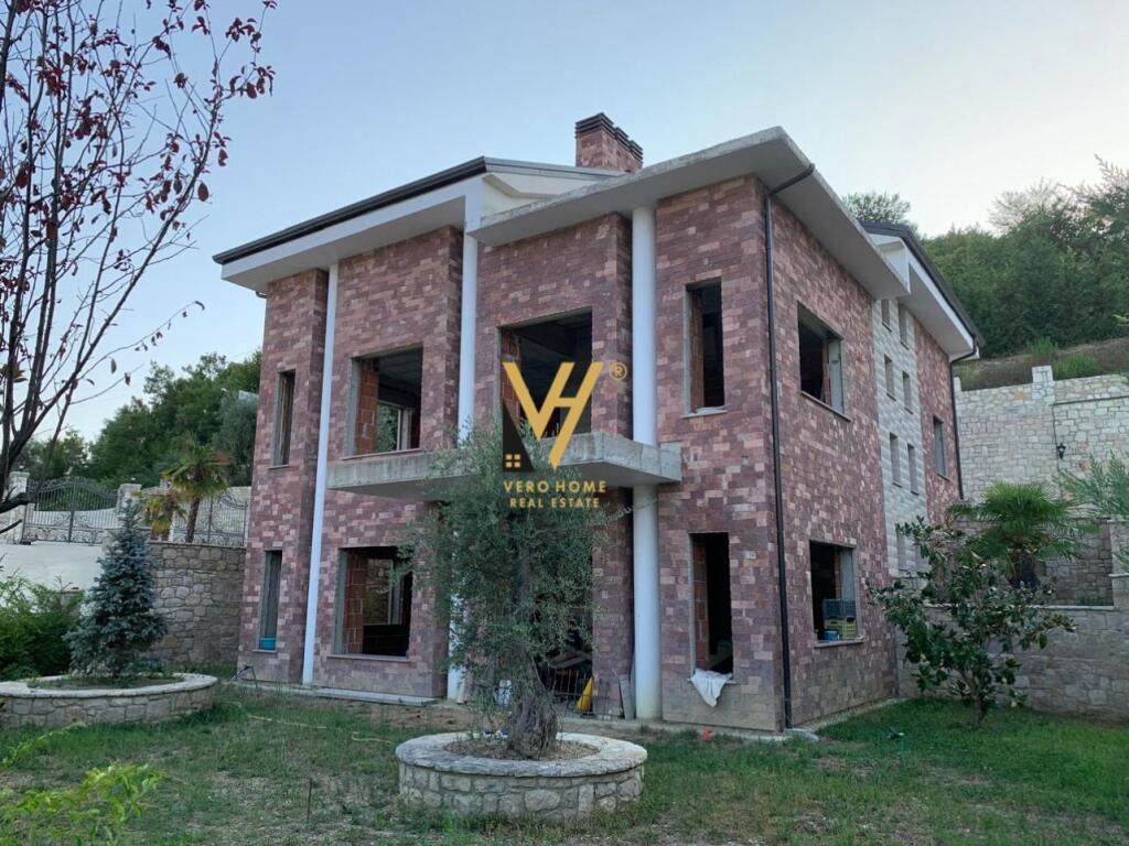 SHITET VILE DY KATESHE NE FUSHE PREZE 500.000 EURO