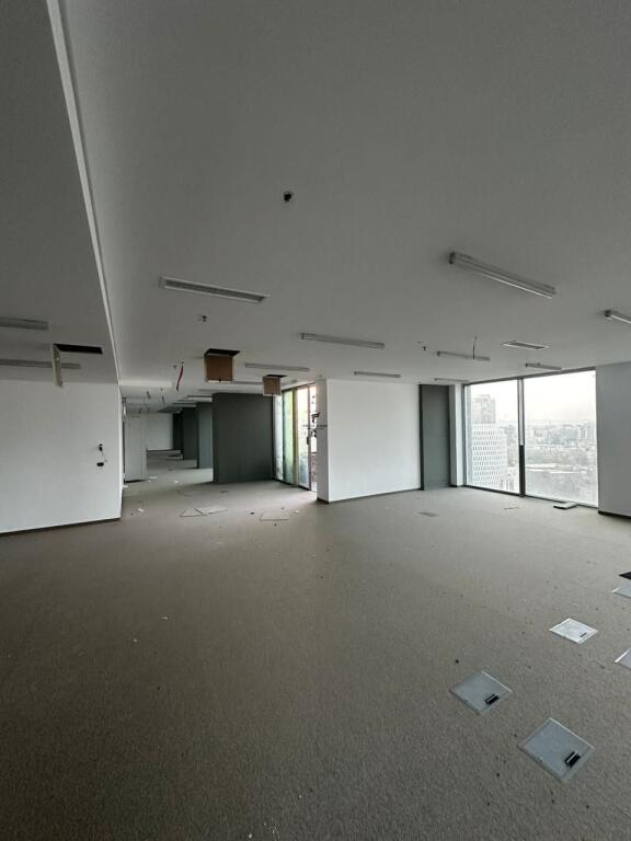 ZYRE ME QERA 550 M2 DOWNTOWN TIRANA 19.250 EURO