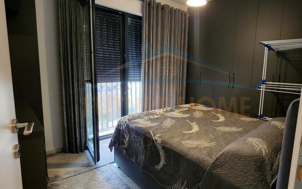 Shitet, Apartament 2+1, Porcelan, Tirana.