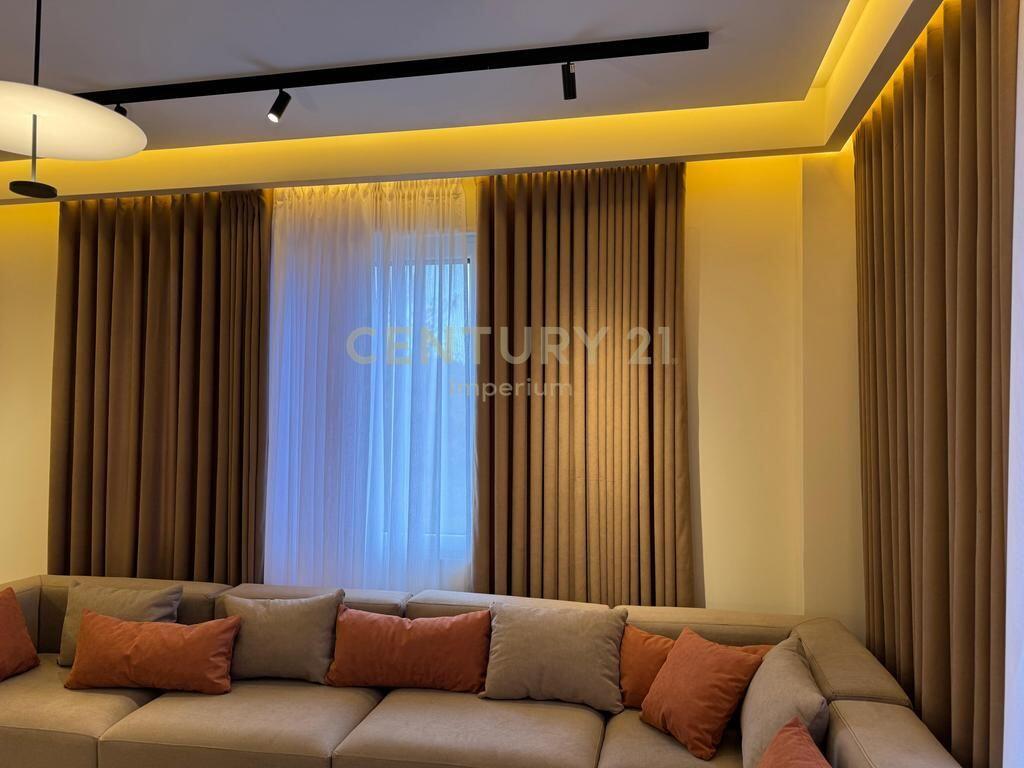 Apartament luksoz 3+1+4+2 Poste parkimi per qira ne Rezidencen Secret Garden