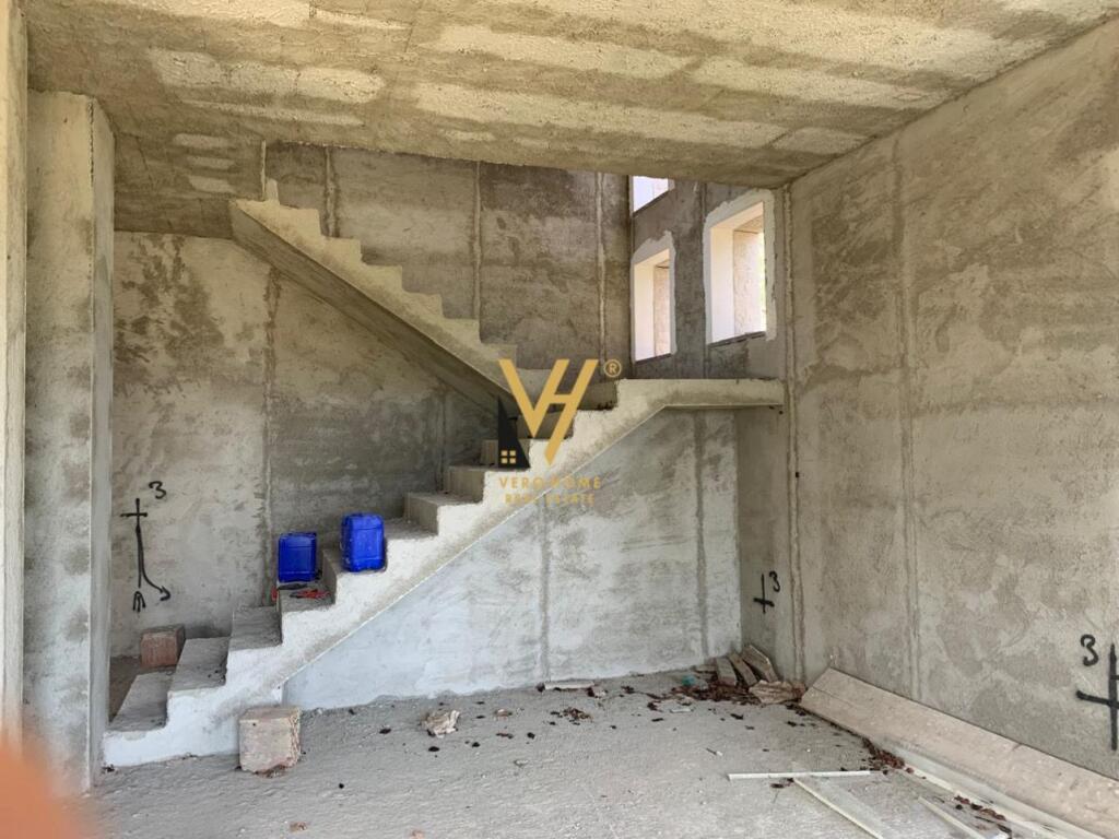 SHITET VILE DY KATESHE NE FUSHE PREZE 500.000 EURO