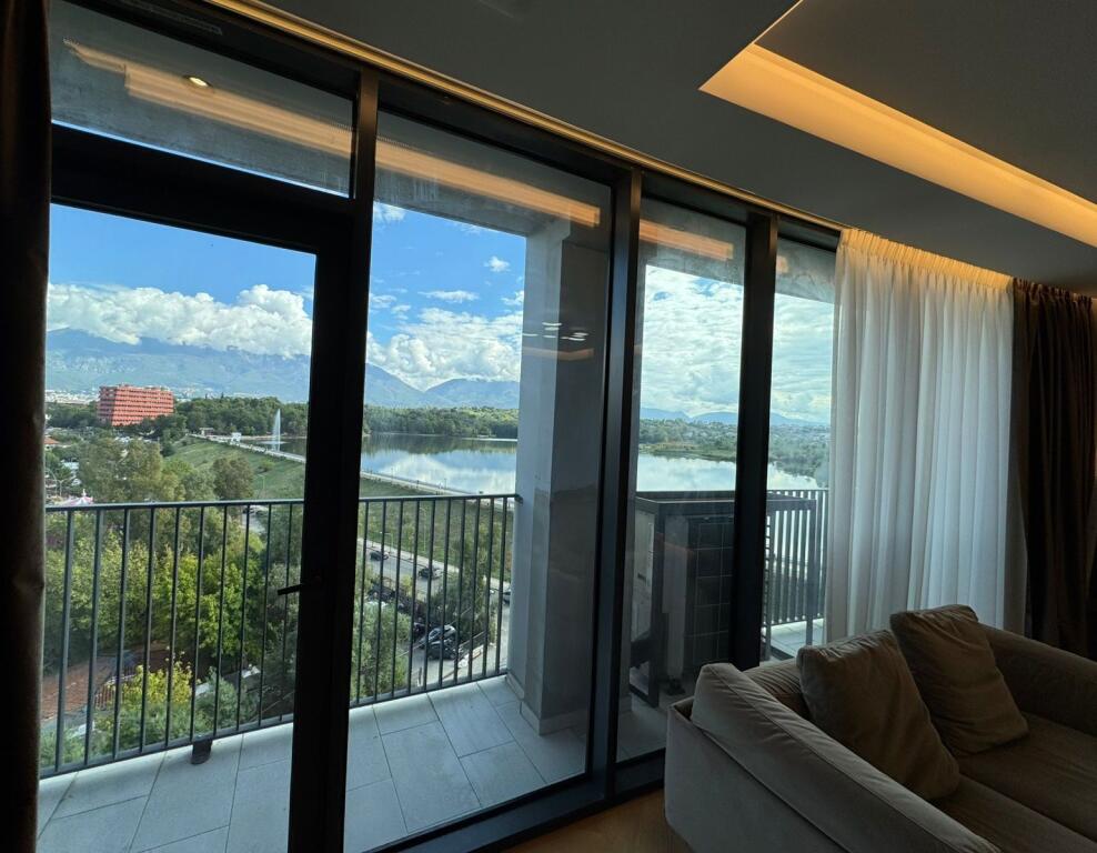 Shitet  Super Apartament  2+1+Garazh  TE LAKE VIEW LIQENI