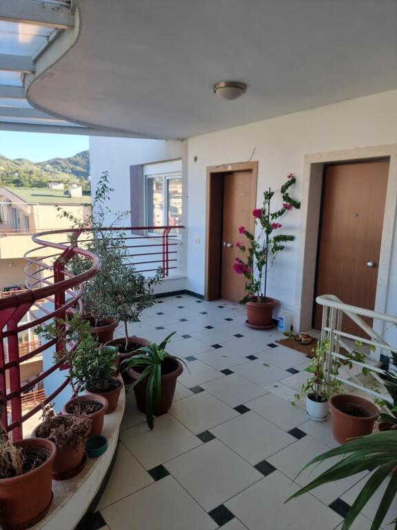 2+1,furnished,at fz construction,dry lake,750 euro