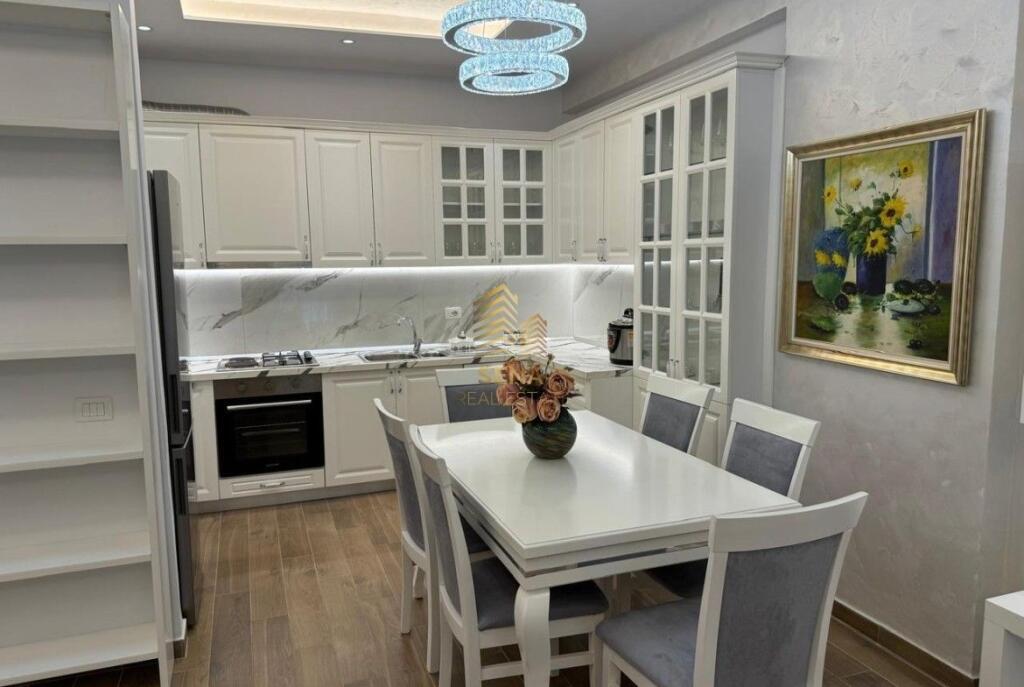 Affitto, Appartamento 2+1+2+blk, vicino all'Ospedale Americano 3, 60.000 Lek/mese