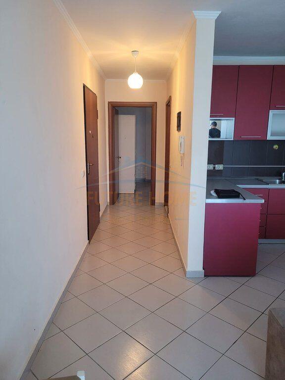 Shitet apartament 1+1 Komuna e Parisit