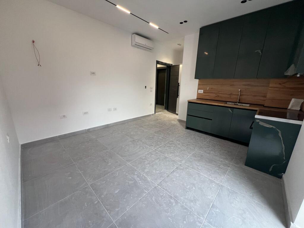 Jepet garsoniere me qira në zonën 5 Maj – Gati për Banim!