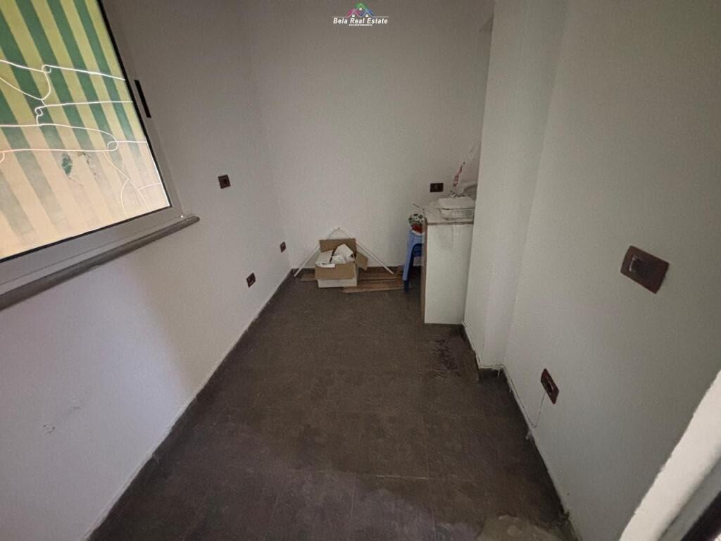 Zyre Me Qera Tek Zogu i Zi (ID BZ2774) Tirane