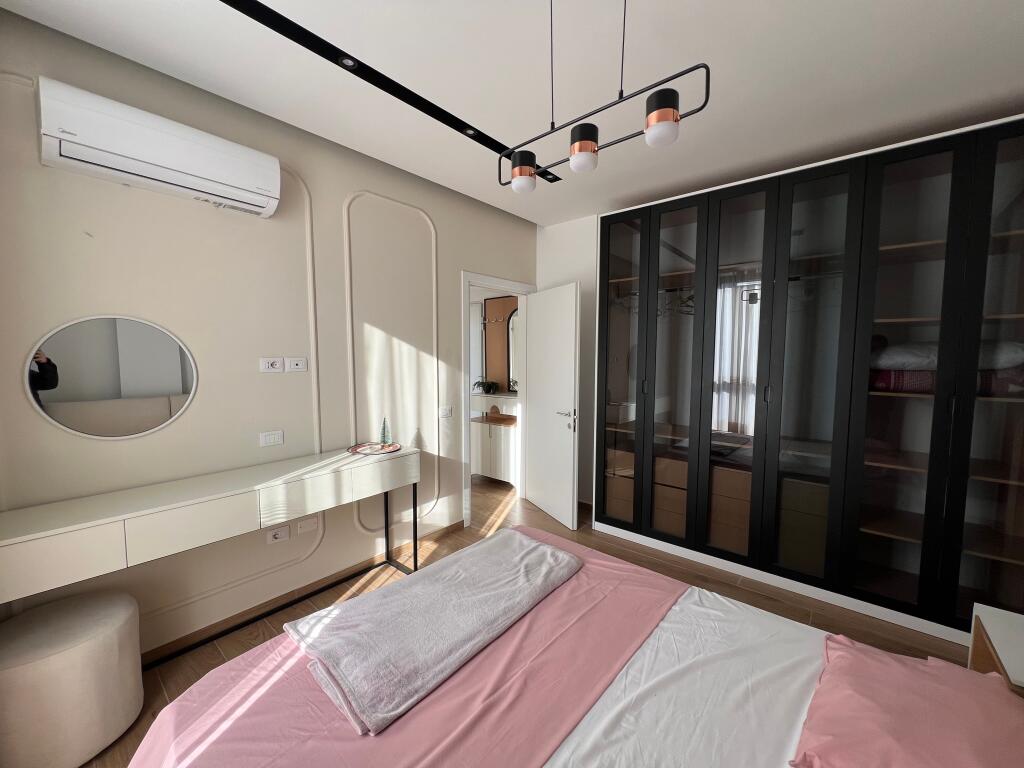 Affitto, Appartamento 1+1+ posto auto Via delle Barricate Vicino al liceo Sami Frasheri