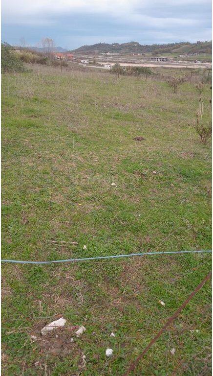 Shitet tokë 500 m² në Kombinat!