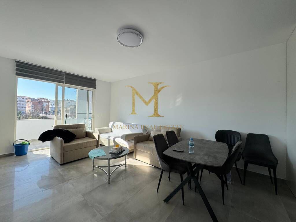 Jepet me qera apartament 2+1+depo ne Plazh Hekurudha, Durres!