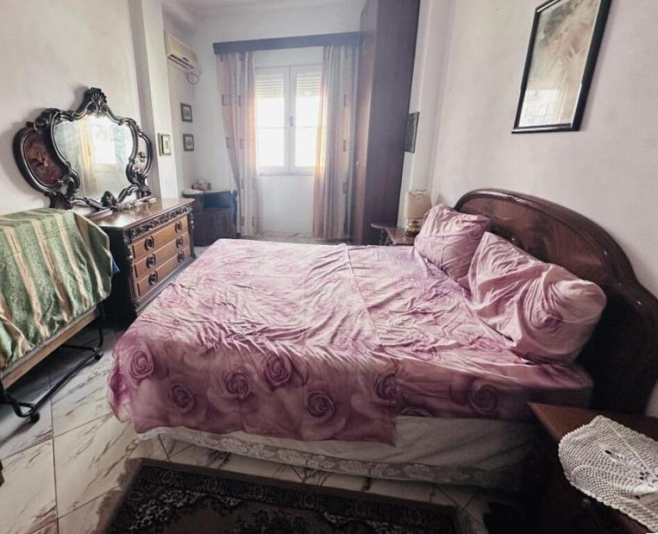 Affittiamo appartamento 1+1 piano villa nella zona 5 maggio   