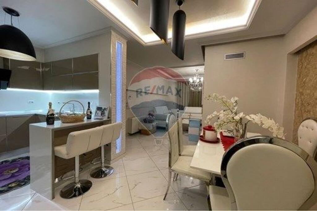 Apartament - Për Qira - Bulevardi Zogu I, Tiranë