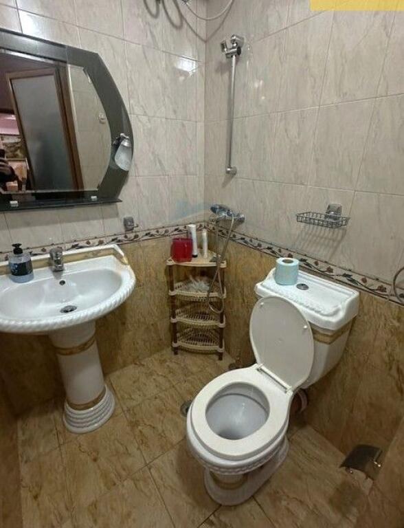 Shitet, Apartament 3+1+2, Rruga Kongresi Manastirit, Tirane.