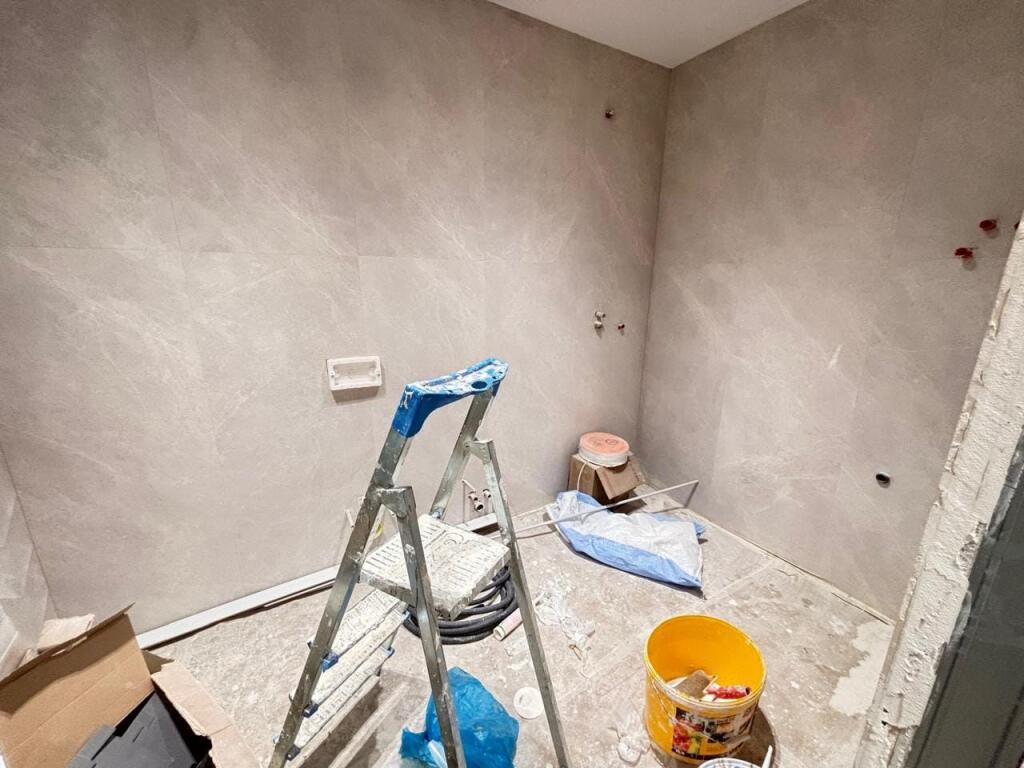 Zyre Me Qera Tek Ish-Ekspozita (ID BZ2675) Tirane