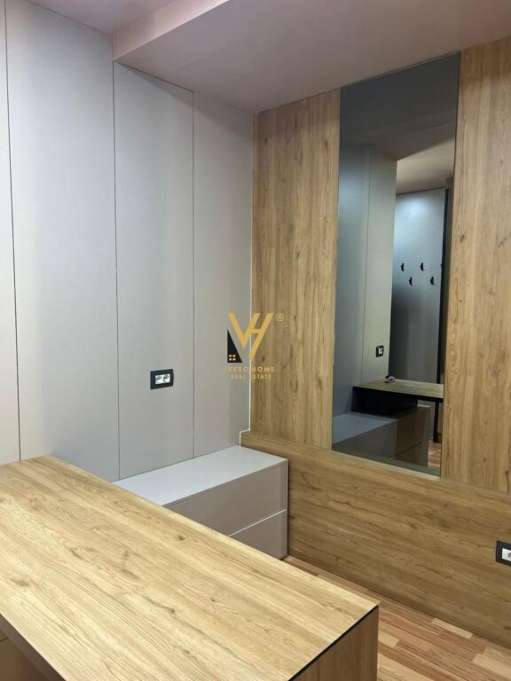 JEPET ZYRE 20 M2 ME QERA TE STACIONI I TRENIT 30.000 LEKE