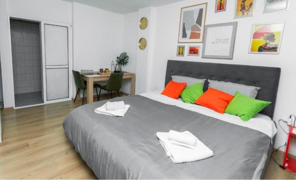 SHITET APARTAMENT 2+1 +STUDIO  NE QENDËR