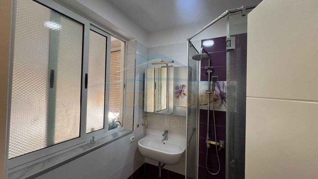 Locale, Nuovo Mercato, Tirana