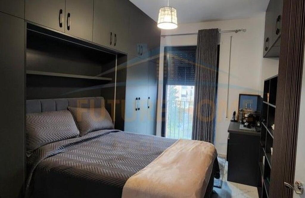 Shitet, Apartament 2+1, Porcelan, Tirana.