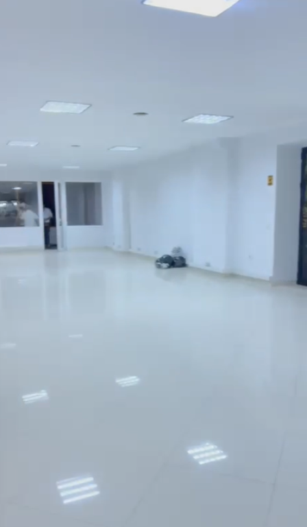 LOCALE COMMERCIALE IN AFFITTO 170 M2 ASTIR 2000 EURO