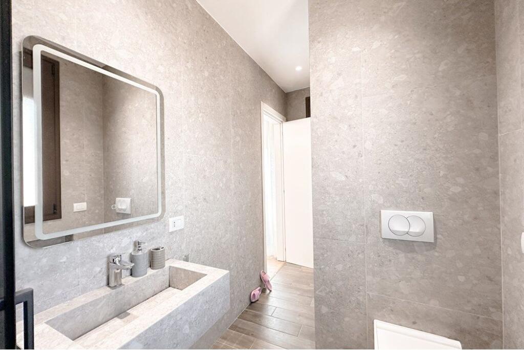 Apartament me qera 2+1+2 afer Qendres