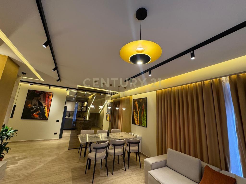 Apartament luksoz 3+1+4+2 Poste parkimi per qira ne Rezidencen Secret Garden