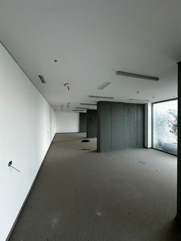 ZYRE ME QERA 286 M2 DOWNTOWN TIRANA 10.000 EURO