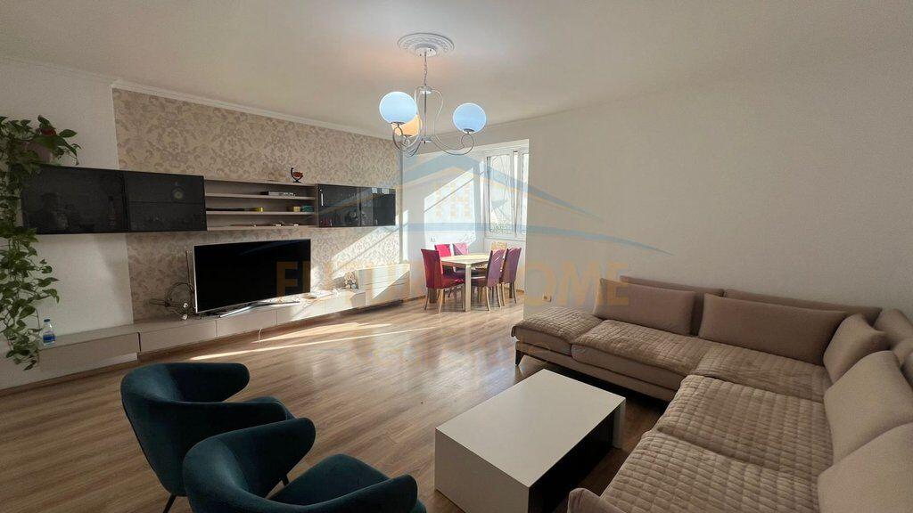 Locale, Nuovo Mercato, Tirana