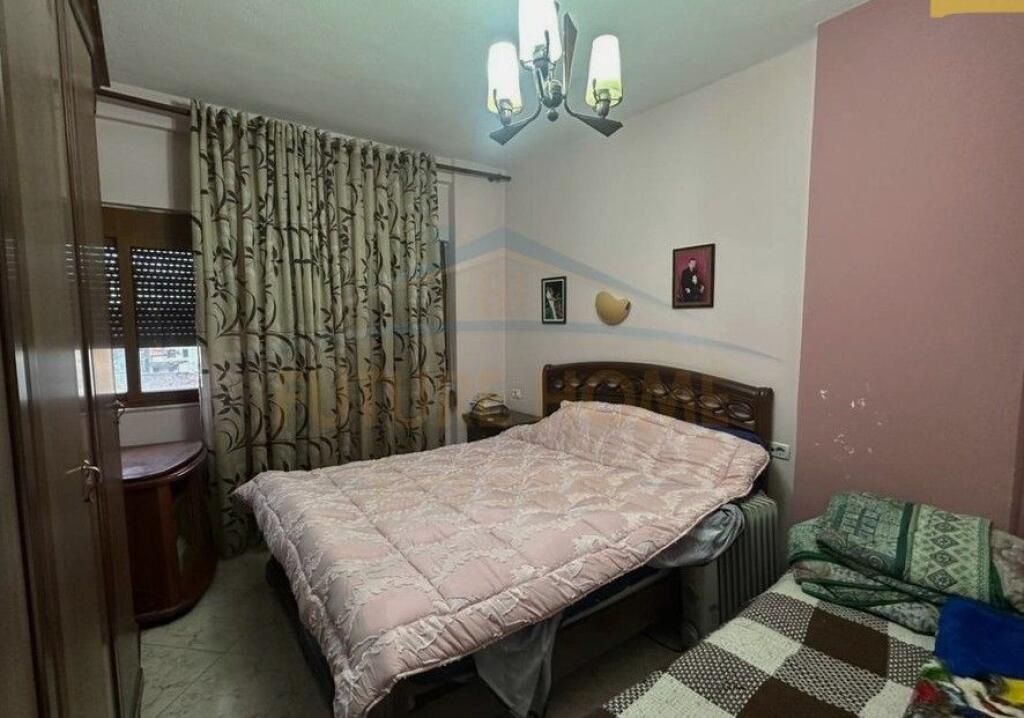 Shitet, Apartament 3+1+2, Rruga Kongresi Manastirit, Tirane.