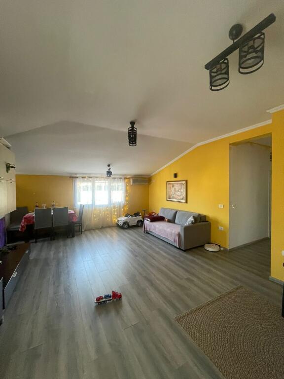 APARTAMENT ME QERA 3+1 RRUGA ELBASANIT 600 EURO