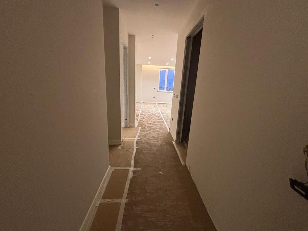 Zyre Me Qera Tek Ish-Ekspozita (ID BZ2675) Tirane