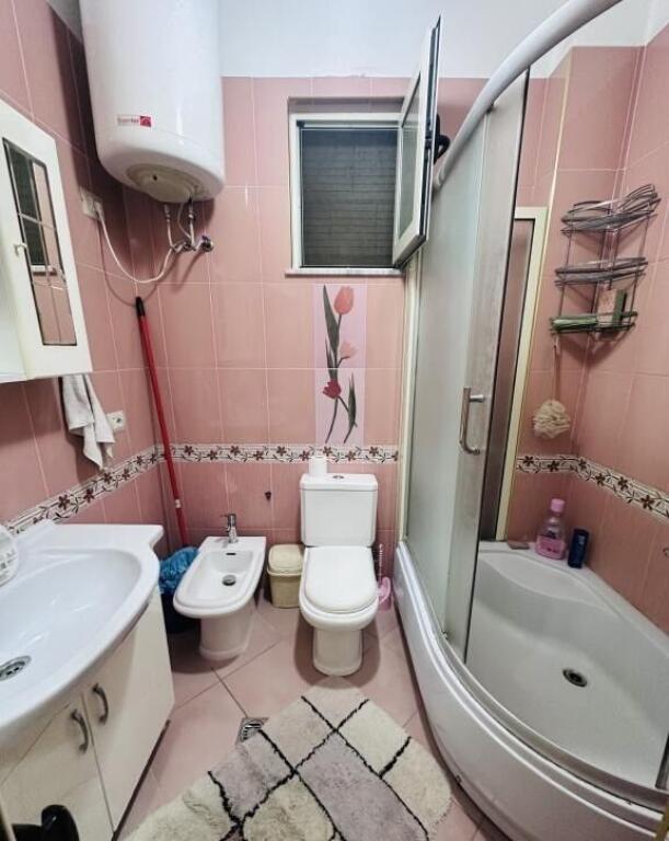 Affittiamo appartamento 1+1 piano villa nella zona 5 maggio   